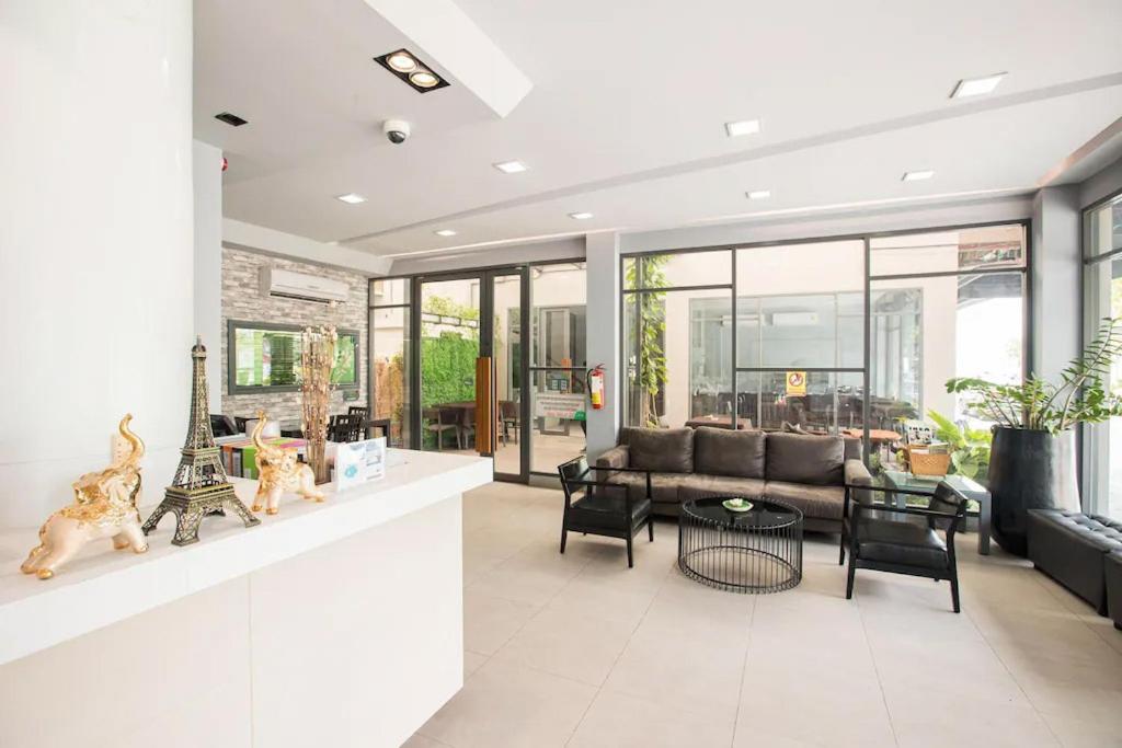 Tara Park Resotel Rangsit Екстериор снимка