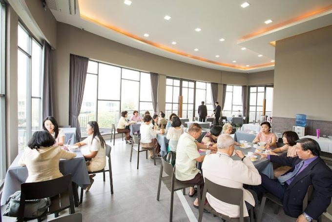 Tara Park Resotel Rangsit Екстериор снимка