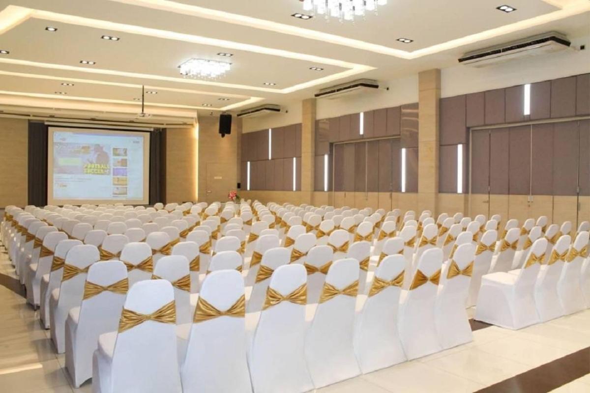 Tara Park Resotel Rangsit Екстериор снимка