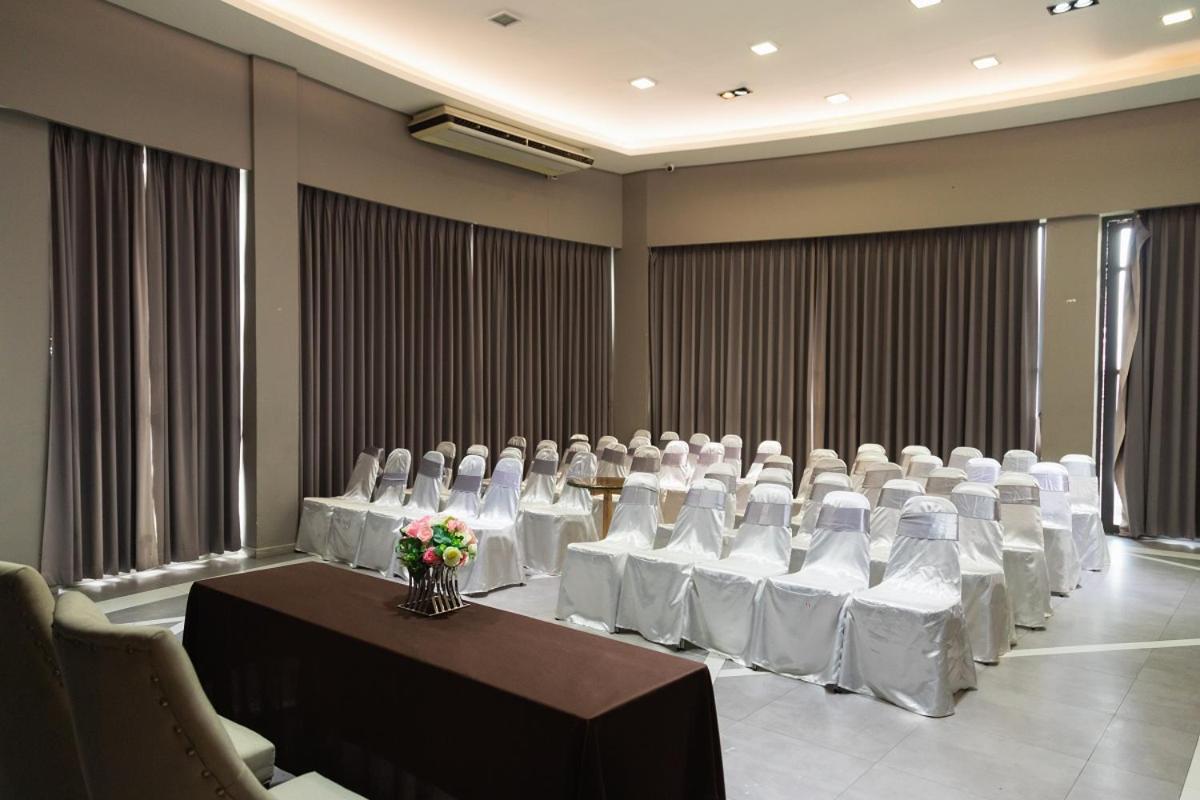 Tara Park Resotel Rangsit Екстериор снимка